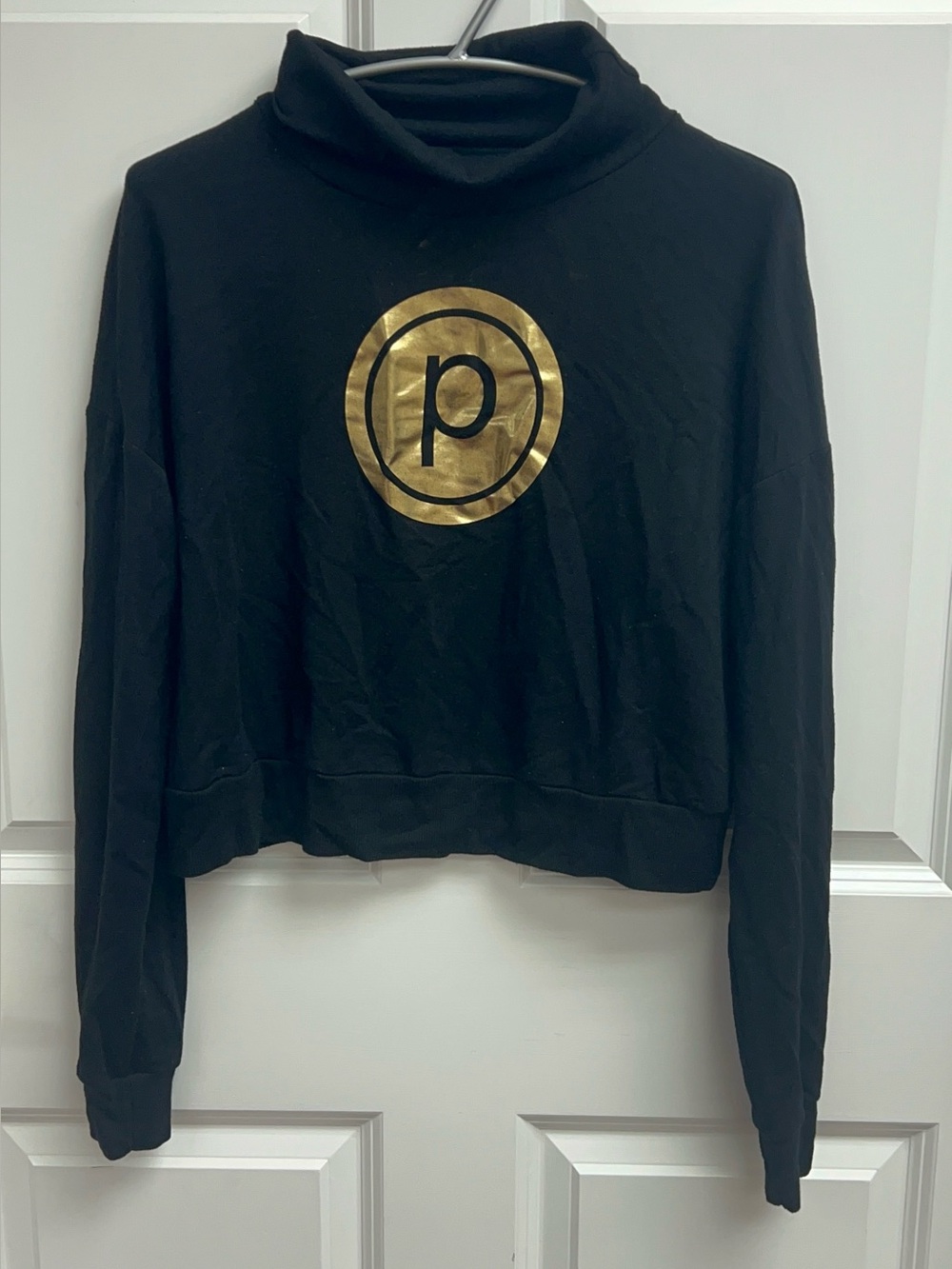 Pure Barre cropped funnel neck sweatshirt Size Medium